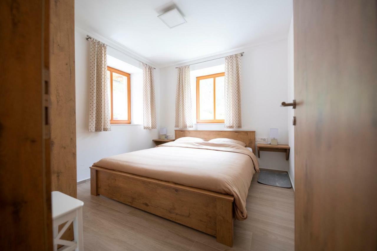 Hisa Urska Apartment Log pod Mangartom Bagian luar foto